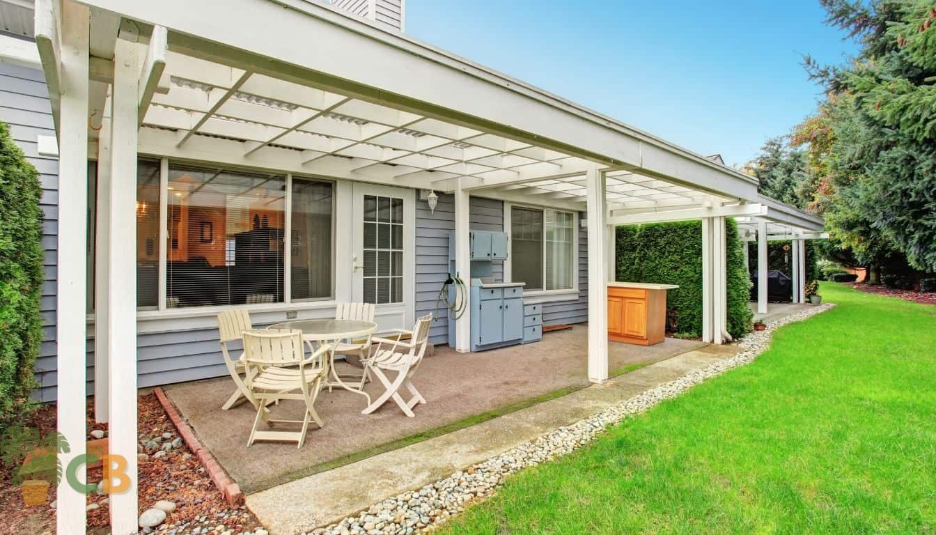 Simple backyard covered patio